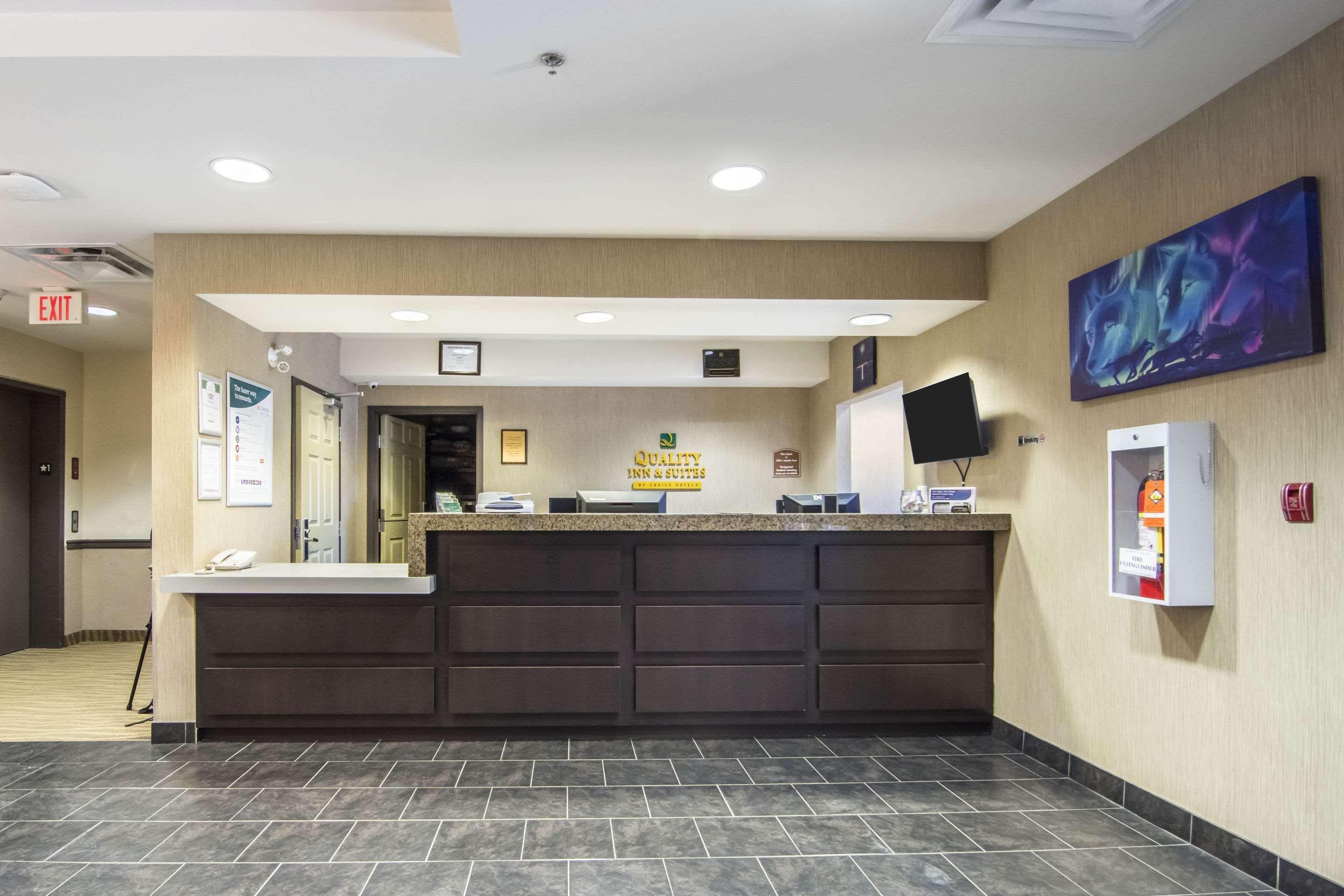 Quality Inn & Suites Thompson Exterior photo