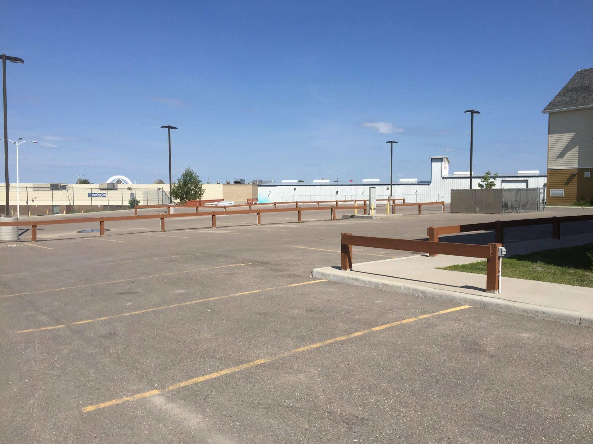 Quality Inn & Suites Thompson Exterior photo